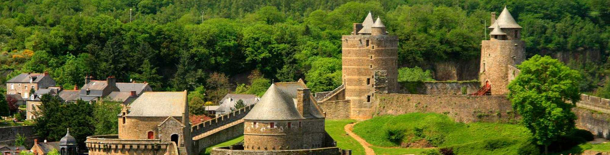 Château et quartier mediéval de Fougères à quelque minutes de l'Hôtel Lariboisière